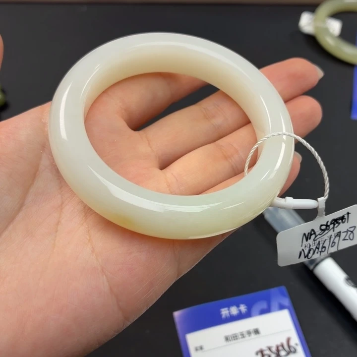 和田玉（糖玉）手镯未镶嵌