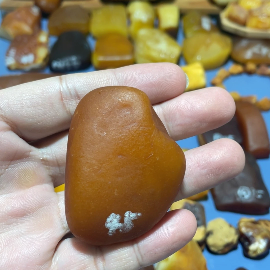 未镶嵌定制蜜蜡全皮吊坠，手把鹅卵石