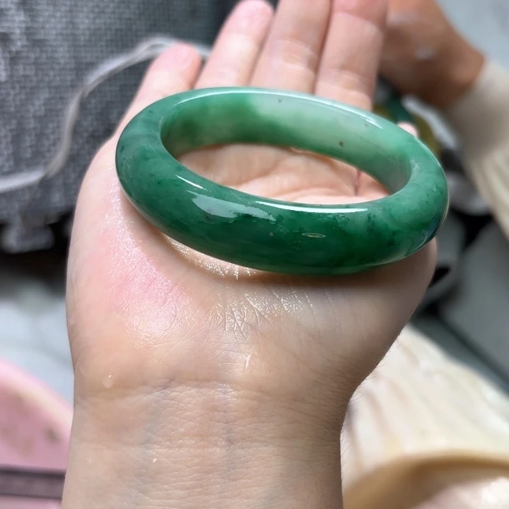 石英质玉手镯未镶嵌海*定制