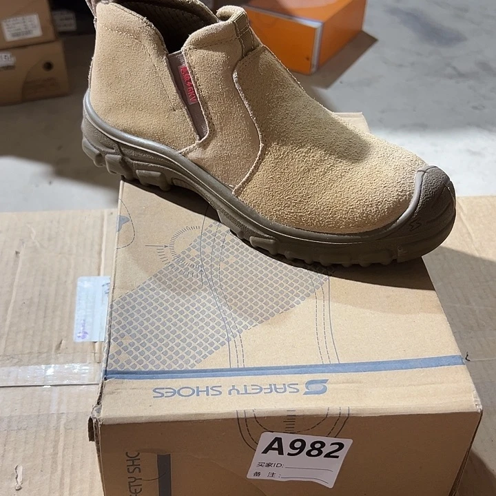 编码982号。40码微瑕防砸防刺劳保鞋