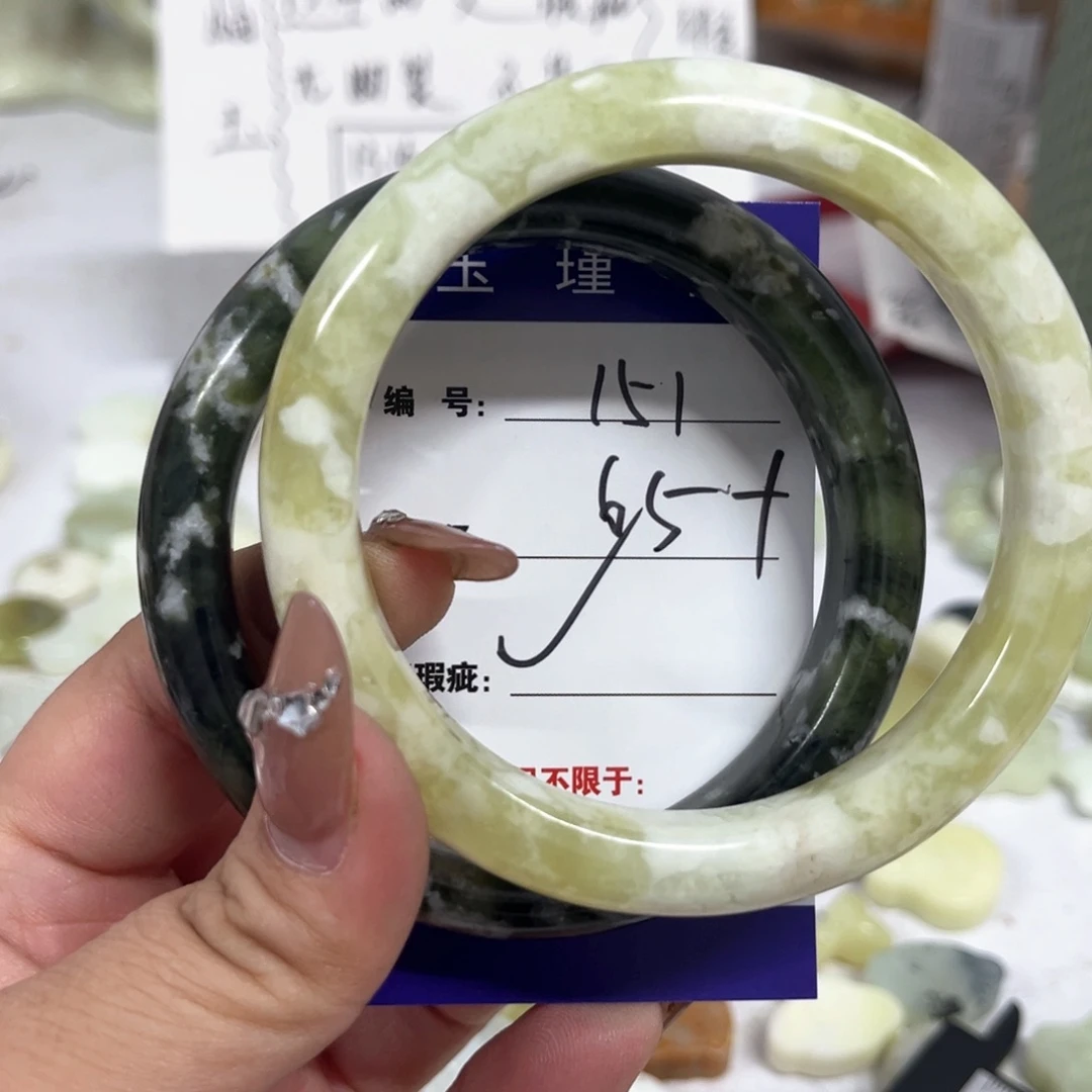 蛇纹石玉手镯未镶嵌