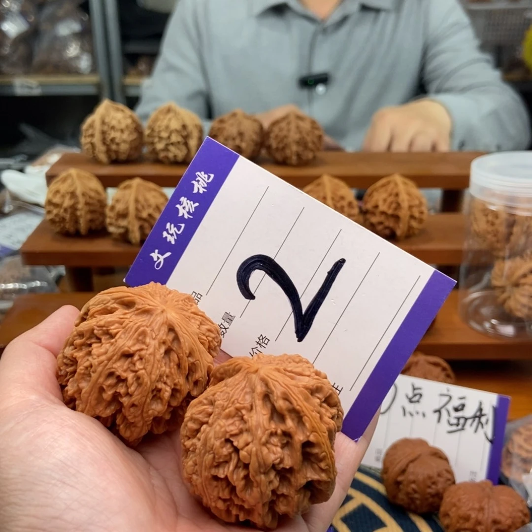 文玩核桃吊坠43粗筋