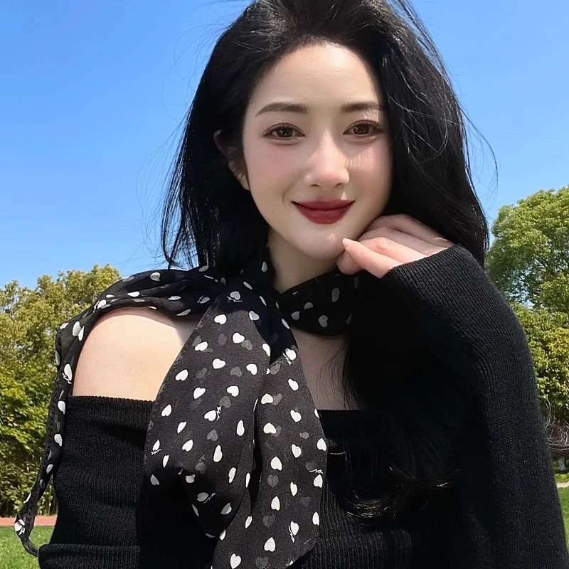黑色爱心丝巾系脖女夏季高级感长条绑发搭配衬衫高级感护颈小围脖