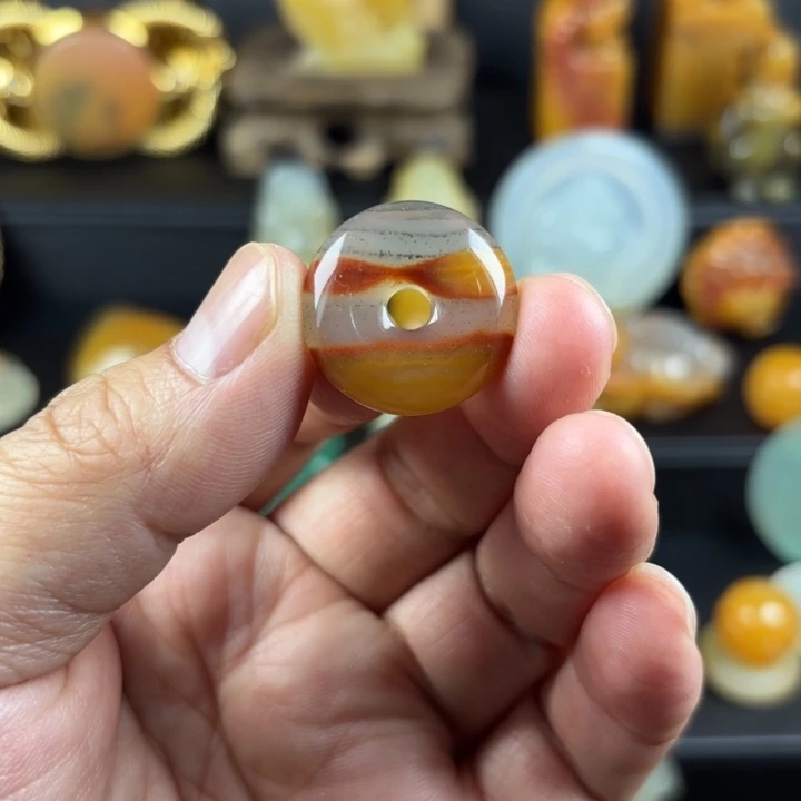 石英质玉（黄龙玉）未镶嵌颈饰