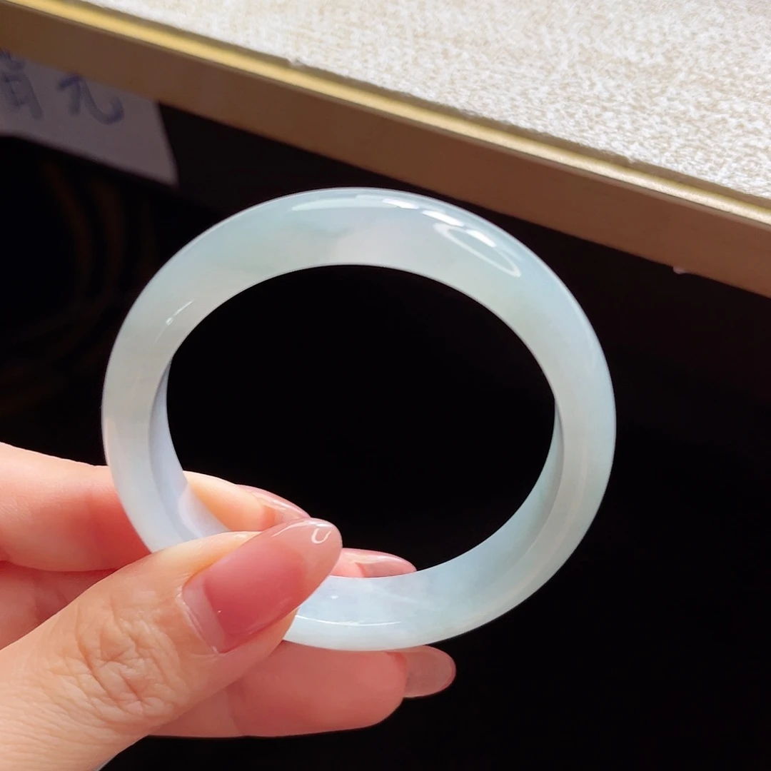 翡翠手镯未镶嵌手镯