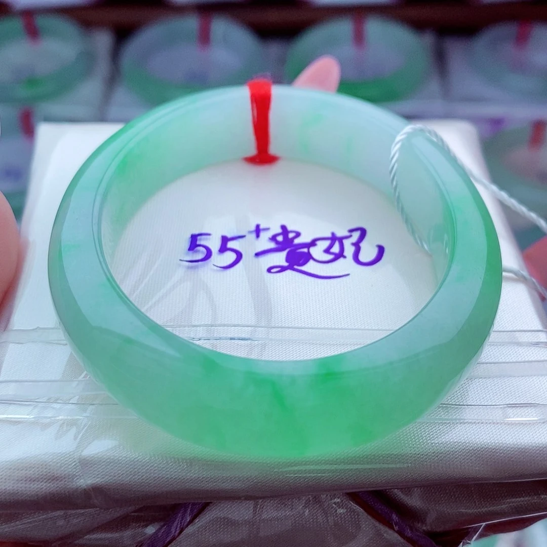 翡翠手镯未镶嵌冰绿底阳绿花贵妃（271编）