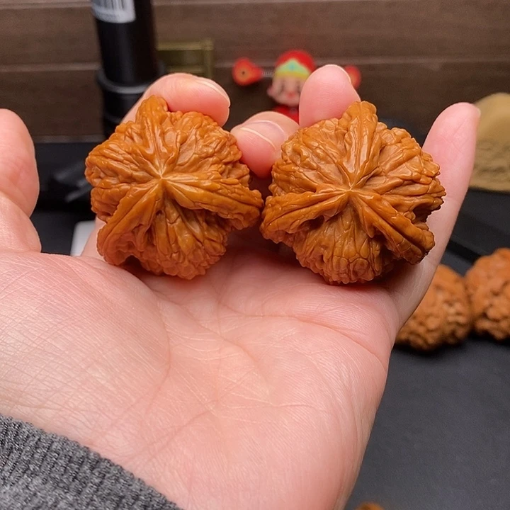 胜***店把件文玩核桃白奔