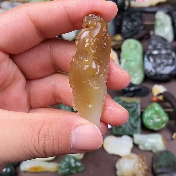 和田玉未镶嵌吊坠(不含链)乌****台