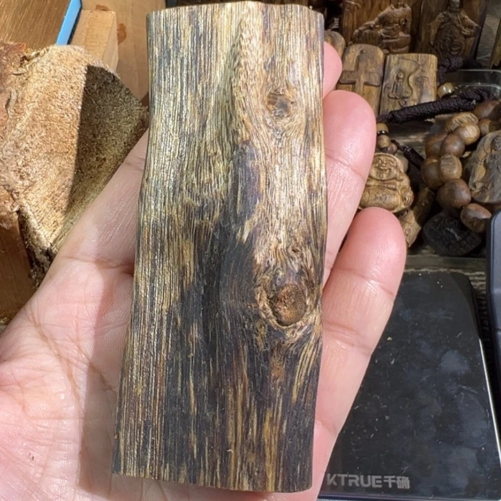 沉香碎屑沉香棋楠沉香乌身牌31.9克