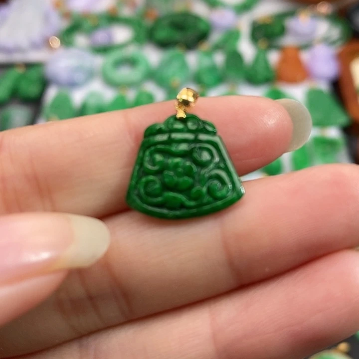 颈饰未镶嵌翡翠吊坠
