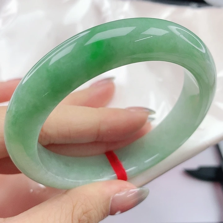 未镶嵌手镯翡翠，677