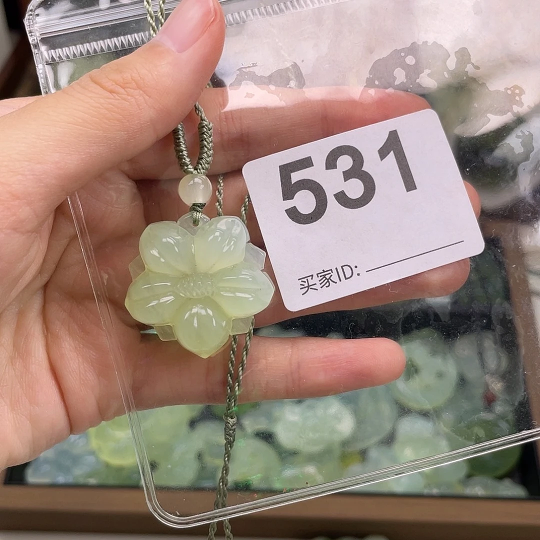 L****蛇纹石玉未镶嵌颈饰