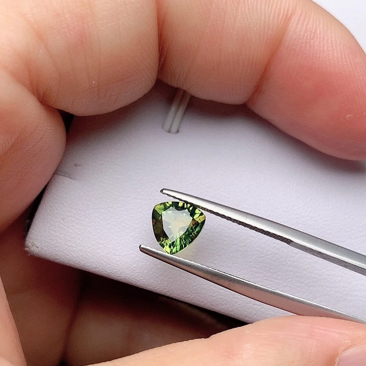 蓝宝石裸石未镶嵌