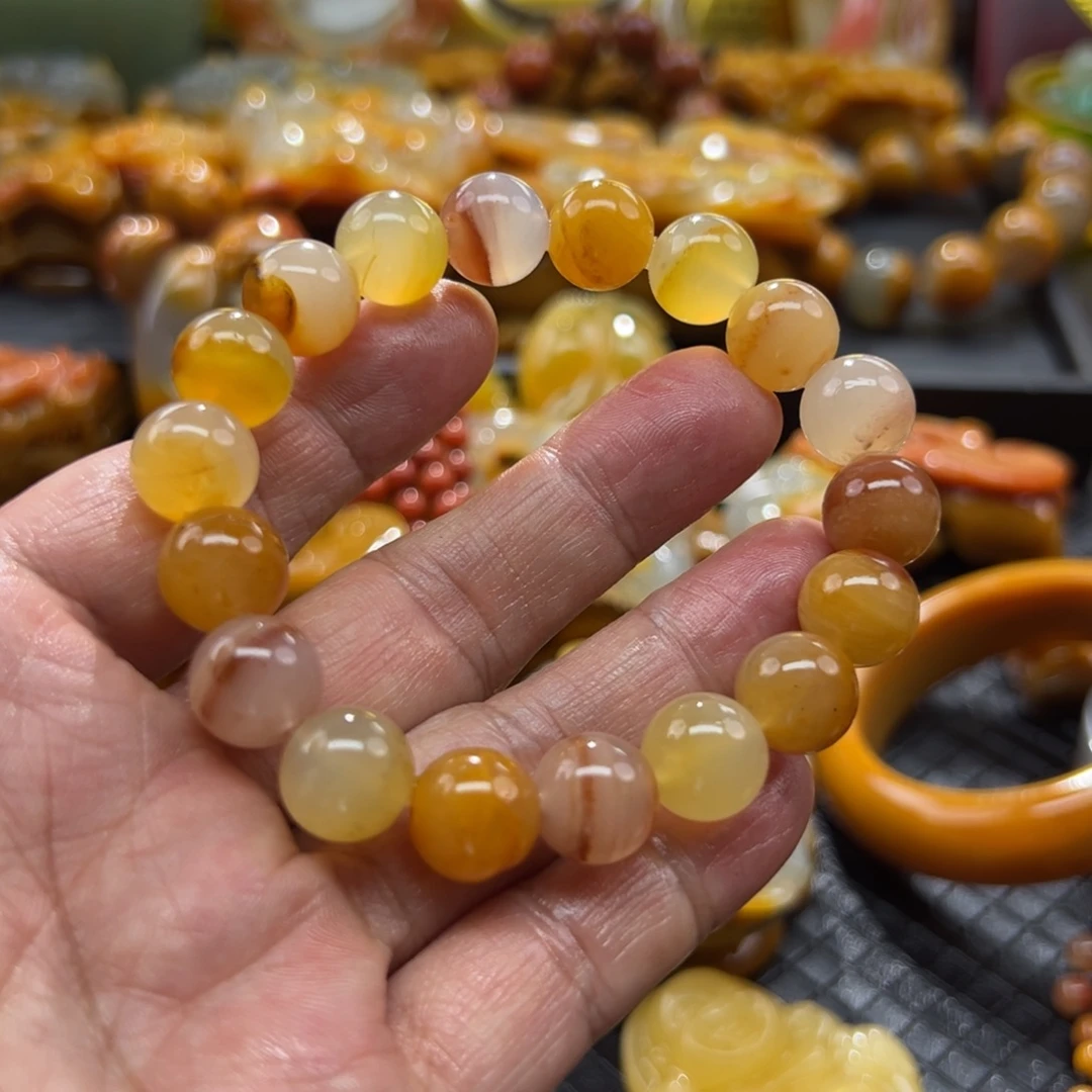 颈饰未镶嵌石英质玉