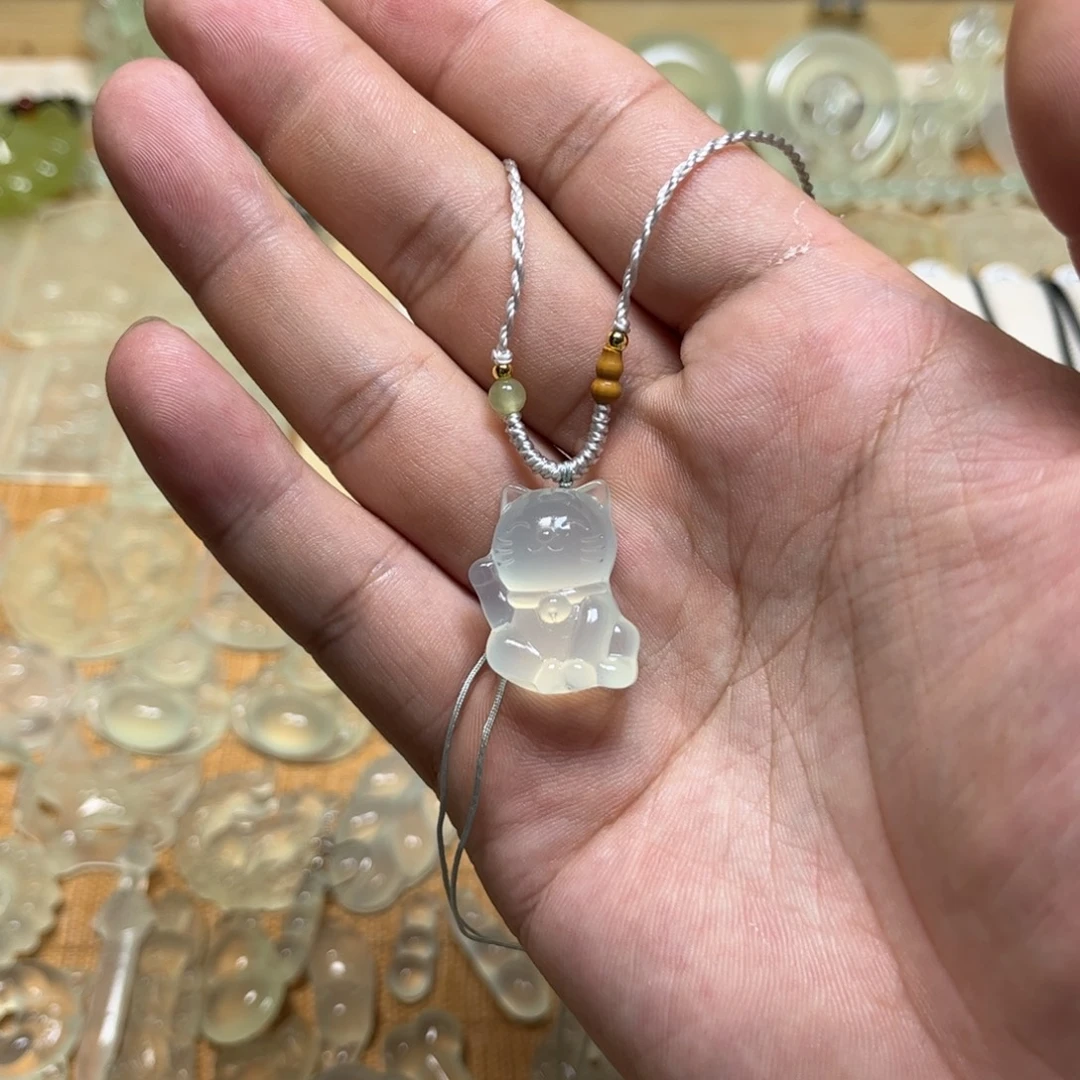 岫玉未镶嵌颈饰吊坠