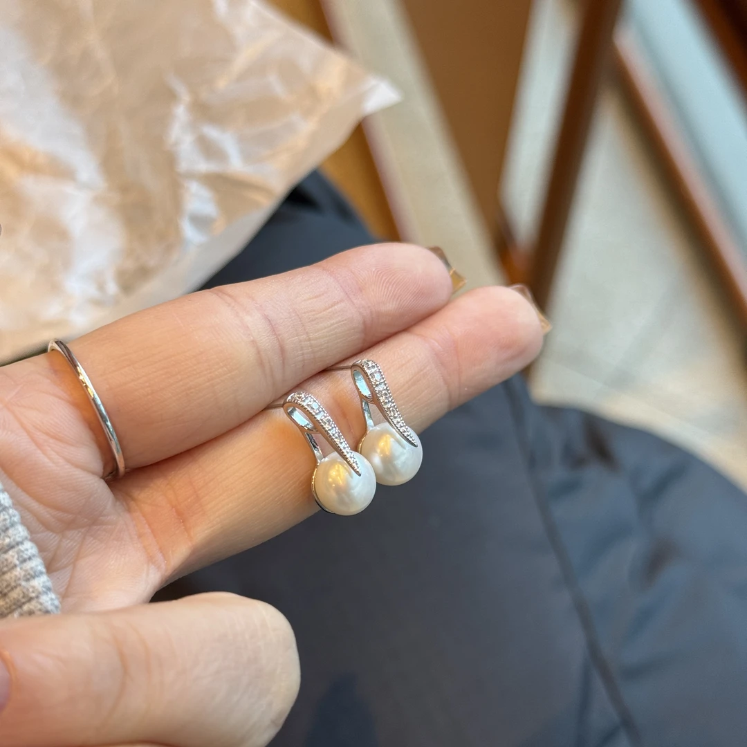 8420复古淡水珍珠银耳钉