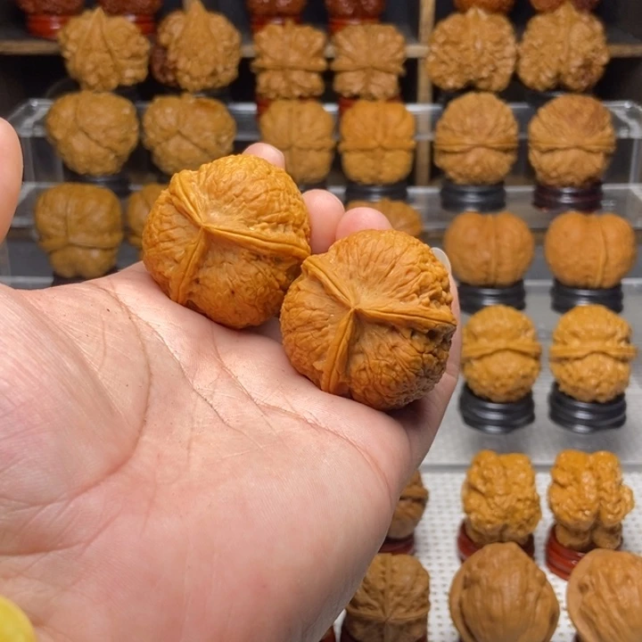 @***默吊坠桃核9元球三棱