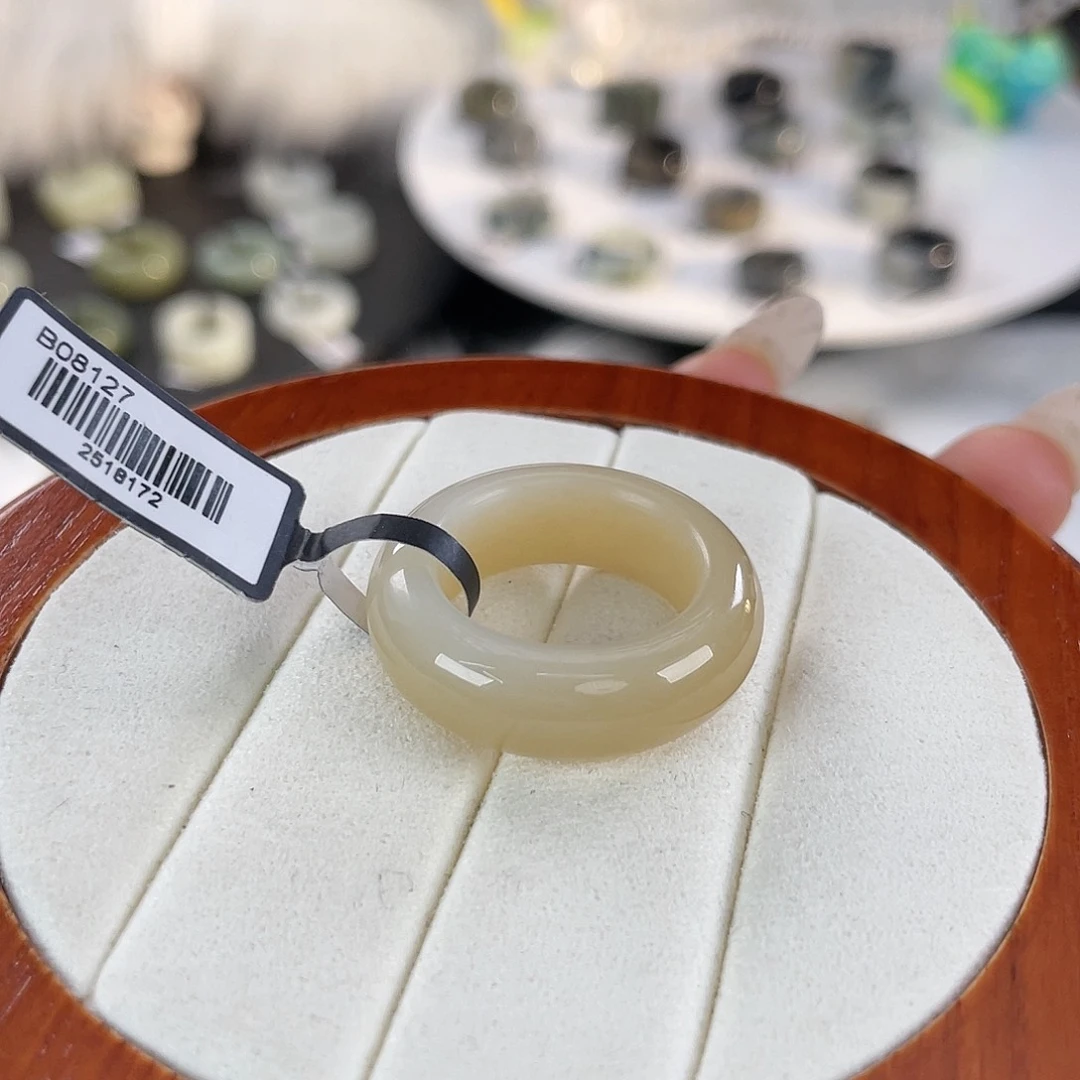 和田玉未镶嵌戒指k42 糖白泥鳅背18.4mm