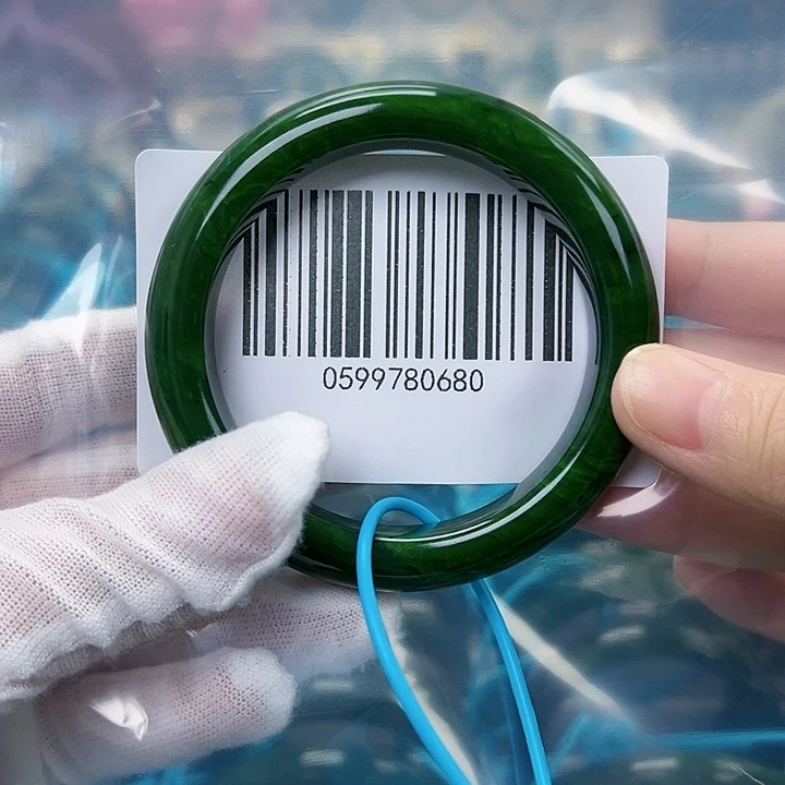 李***田和田玉手镯未镶嵌微瑕56.5