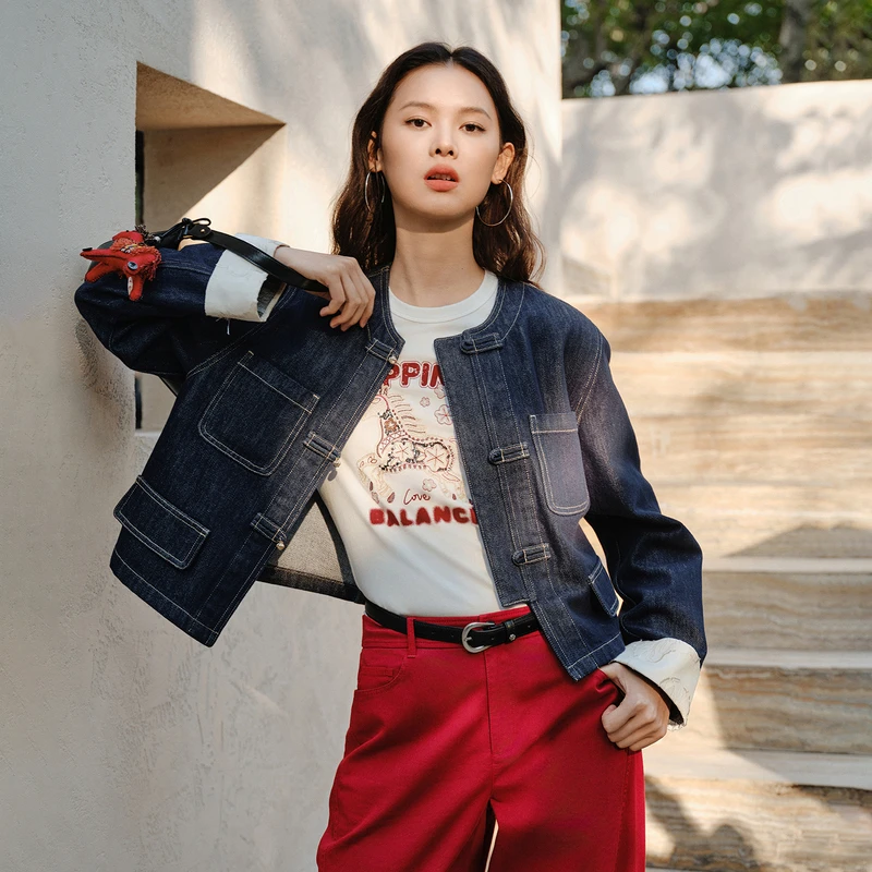 EP雅莹2026新款女装 新中式盘扣圆领大口袋短款牛仔外套J102A