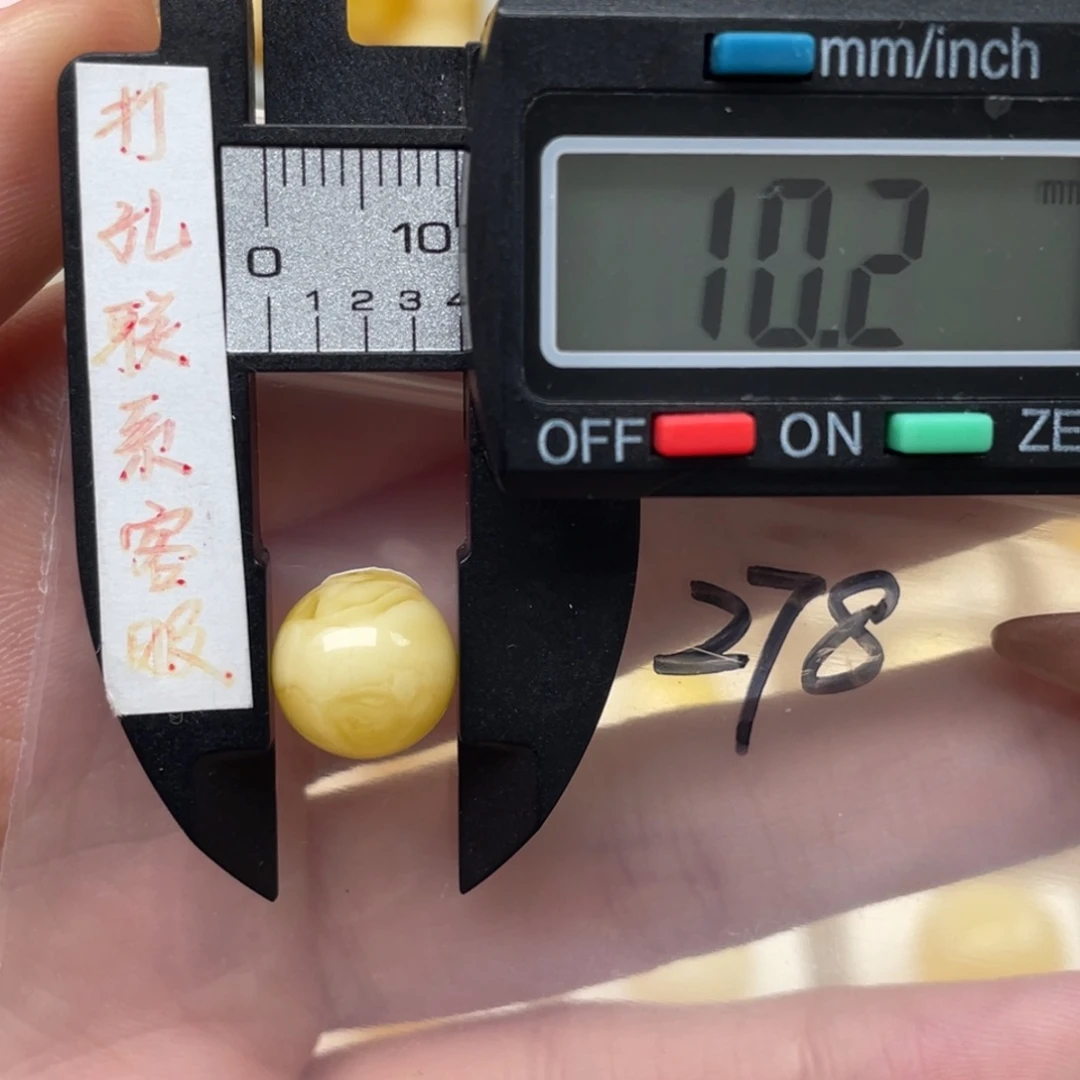 蜜蜡裸石未镶嵌沁*蜜蜡