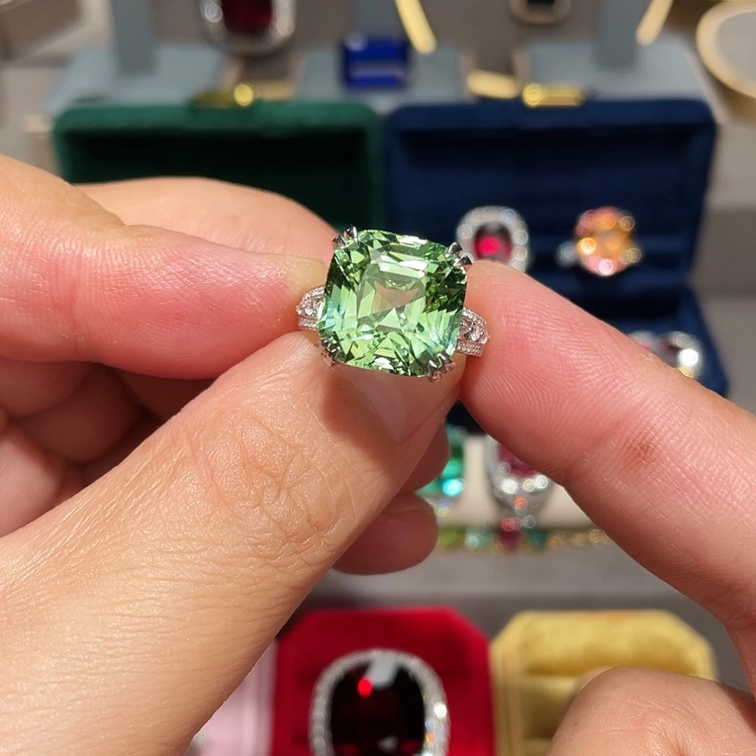 戒指18K金镶嵌碧玺12.09ct