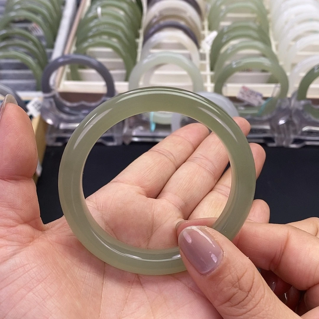 和田玉未镶嵌手镯55.56