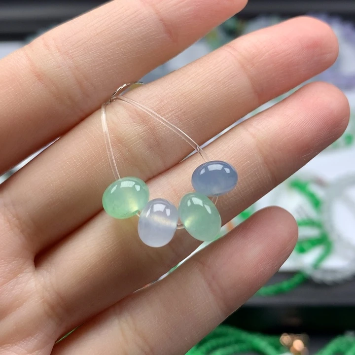 翡翠手镯未镶嵌翡翠