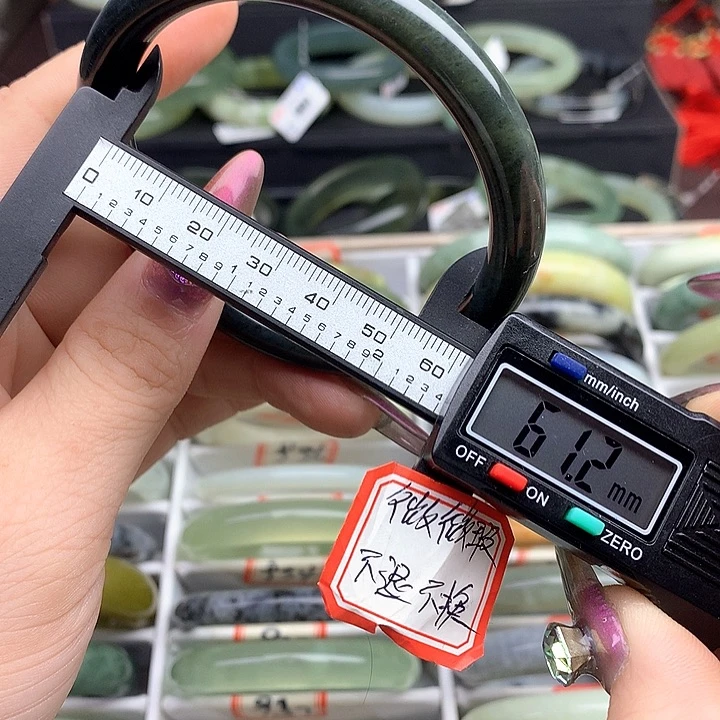 蛇纹石玉手镯未镶嵌930