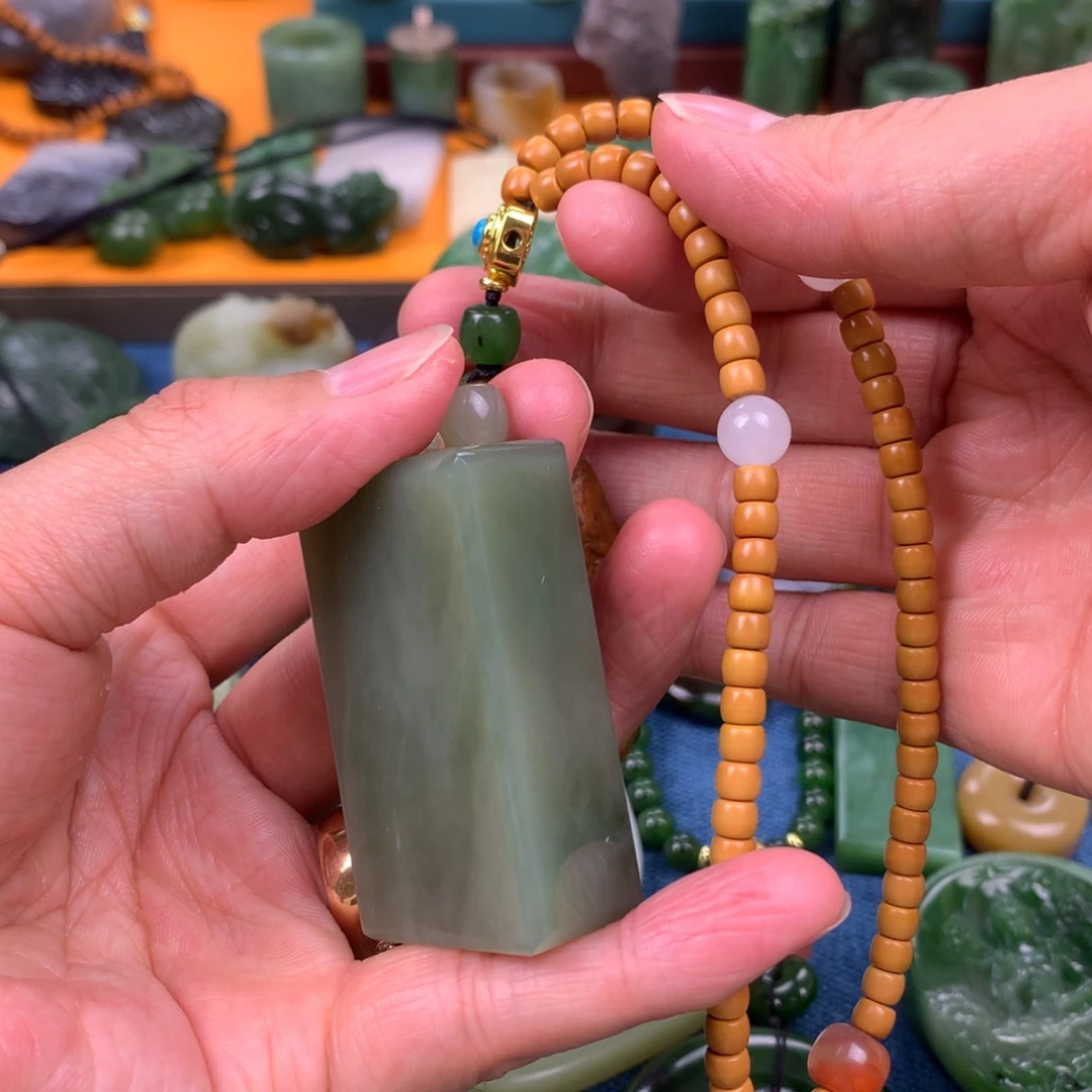 和田玉未镶嵌颈饰