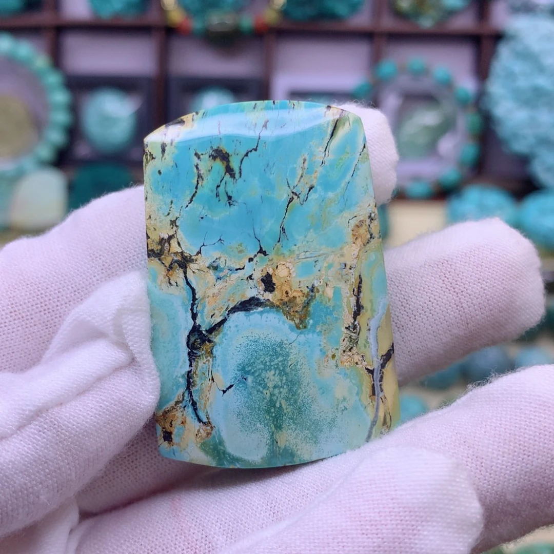 绿松石未镶嵌颈饰?