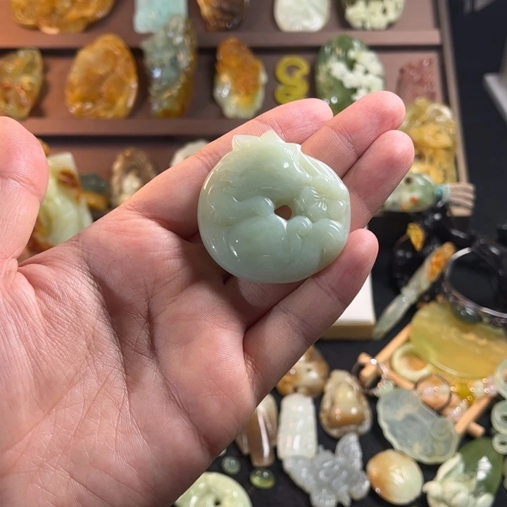 蛇纹石玉未镶嵌颈饰