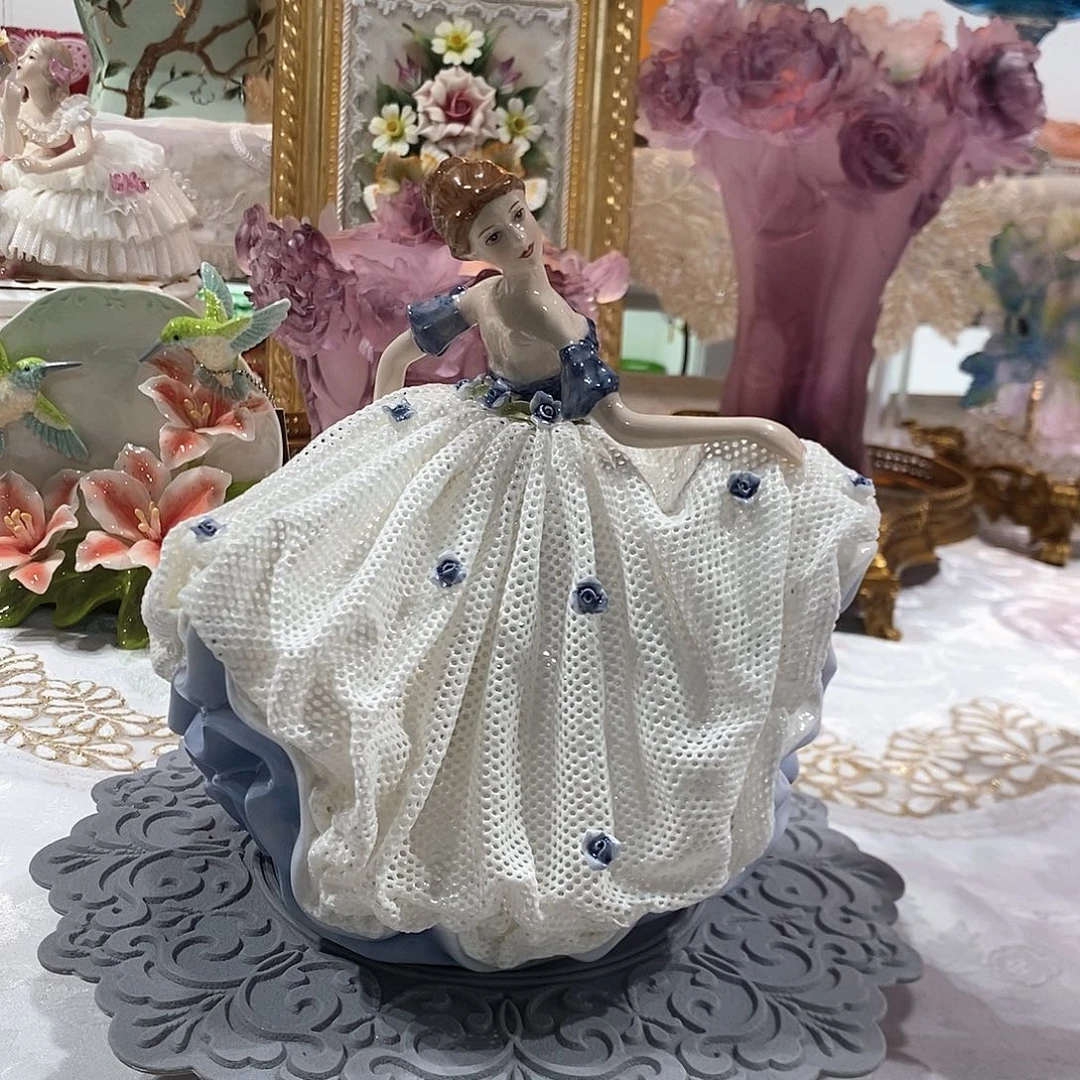 摆件蓝色回眸款蕾丝娃娃礼盒装