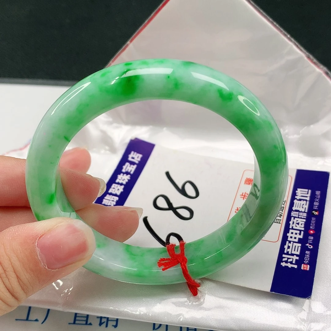 翡翠手镯未镶嵌5****：翡翠