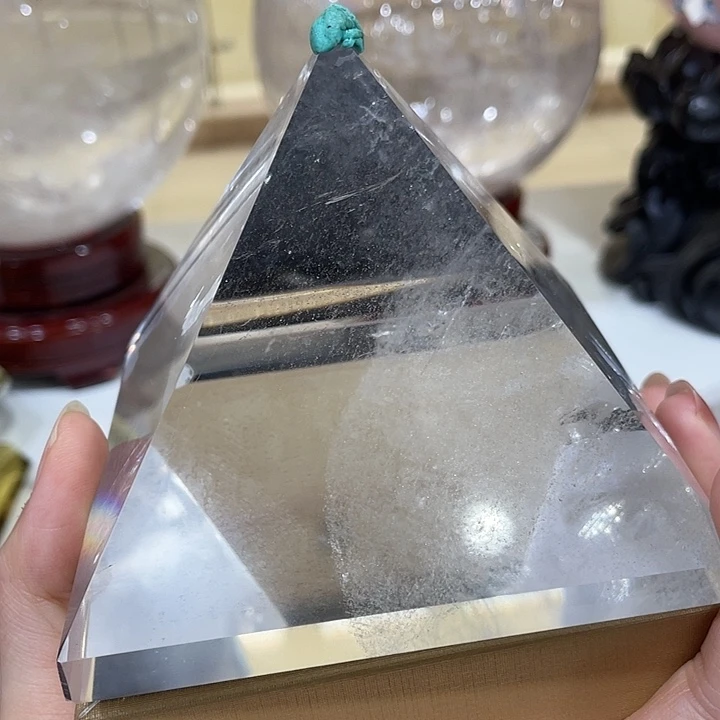 水晶珠宝半成品未镶嵌金字塔