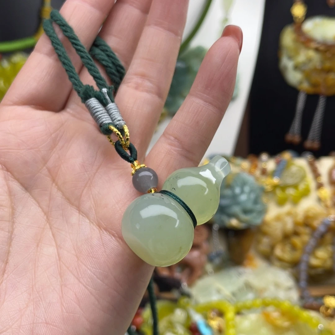 未镶嵌蛇纹石玉颈饰