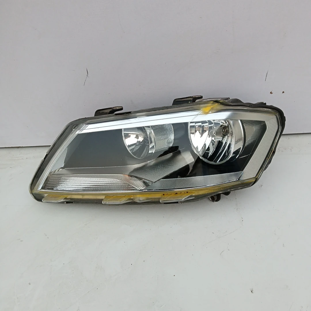 适用于13_14款大众朗逸左前大灯前置照明灯前车灯