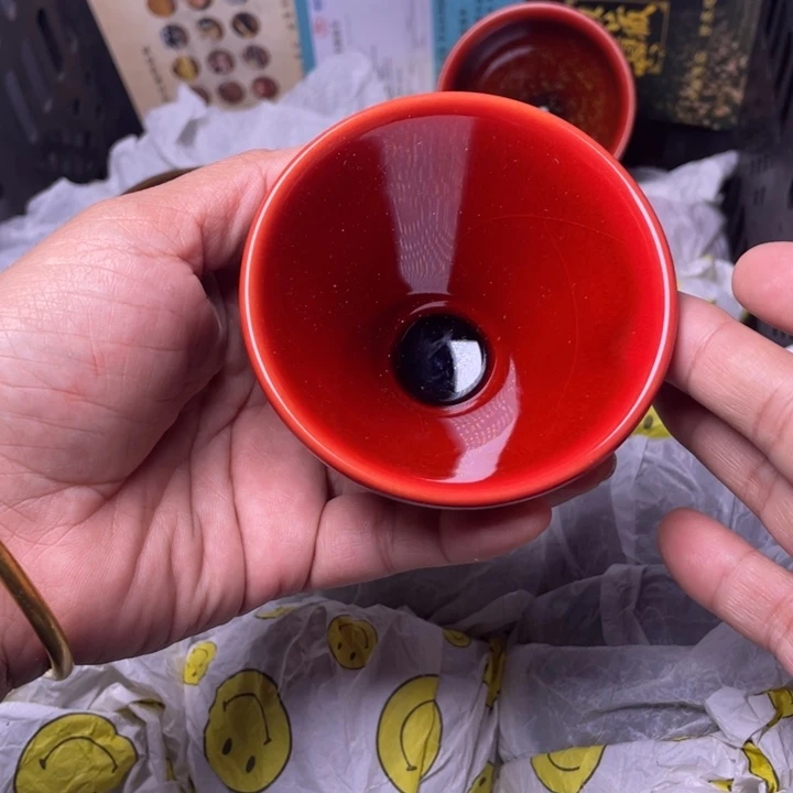 茶盏我不是说明他在做