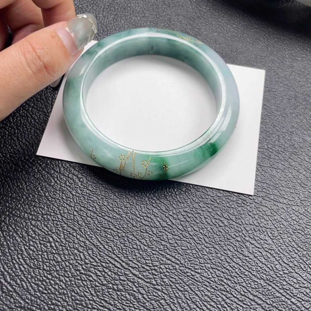 翡翠手镯未镶嵌翡翠
