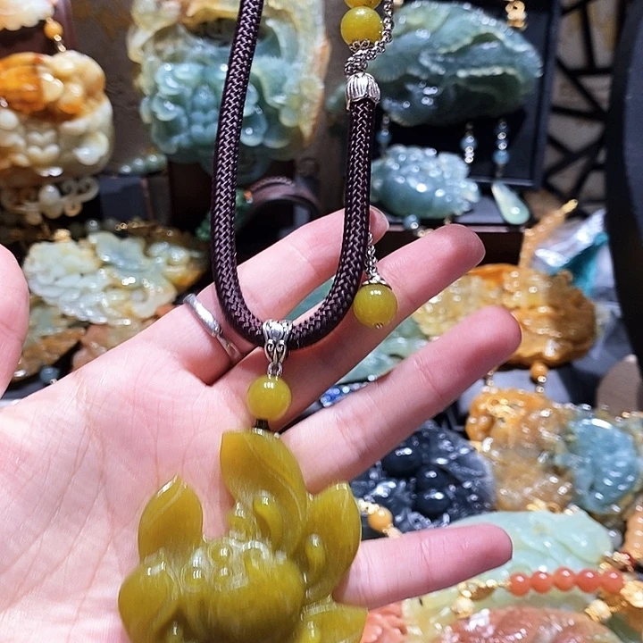 岫玉未镶嵌毛衣链