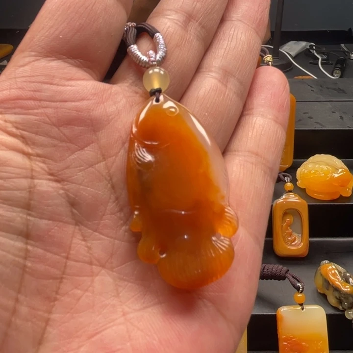 石英质玉（黄龙玉）合金颈饰