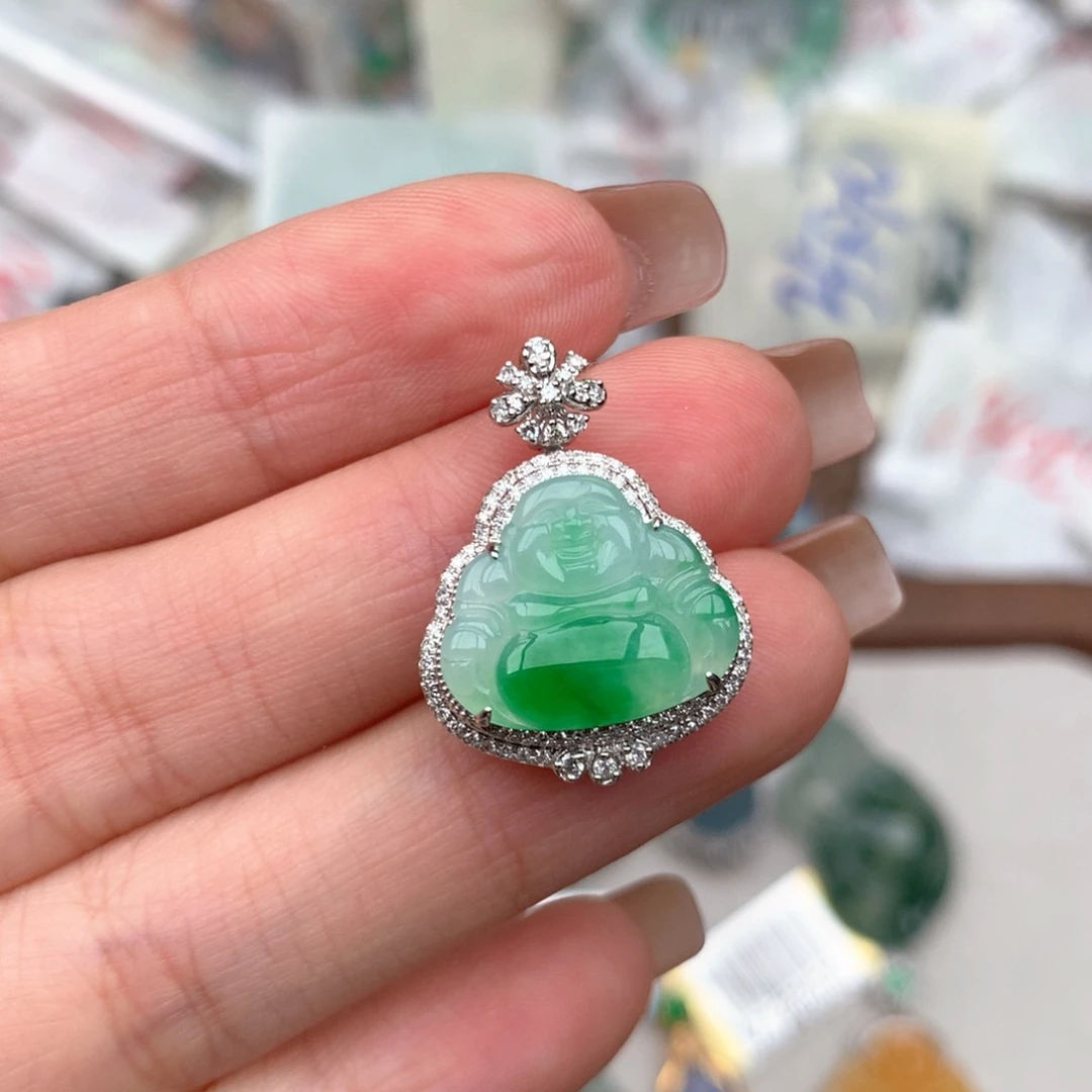 18K金镶嵌挂件翡翠