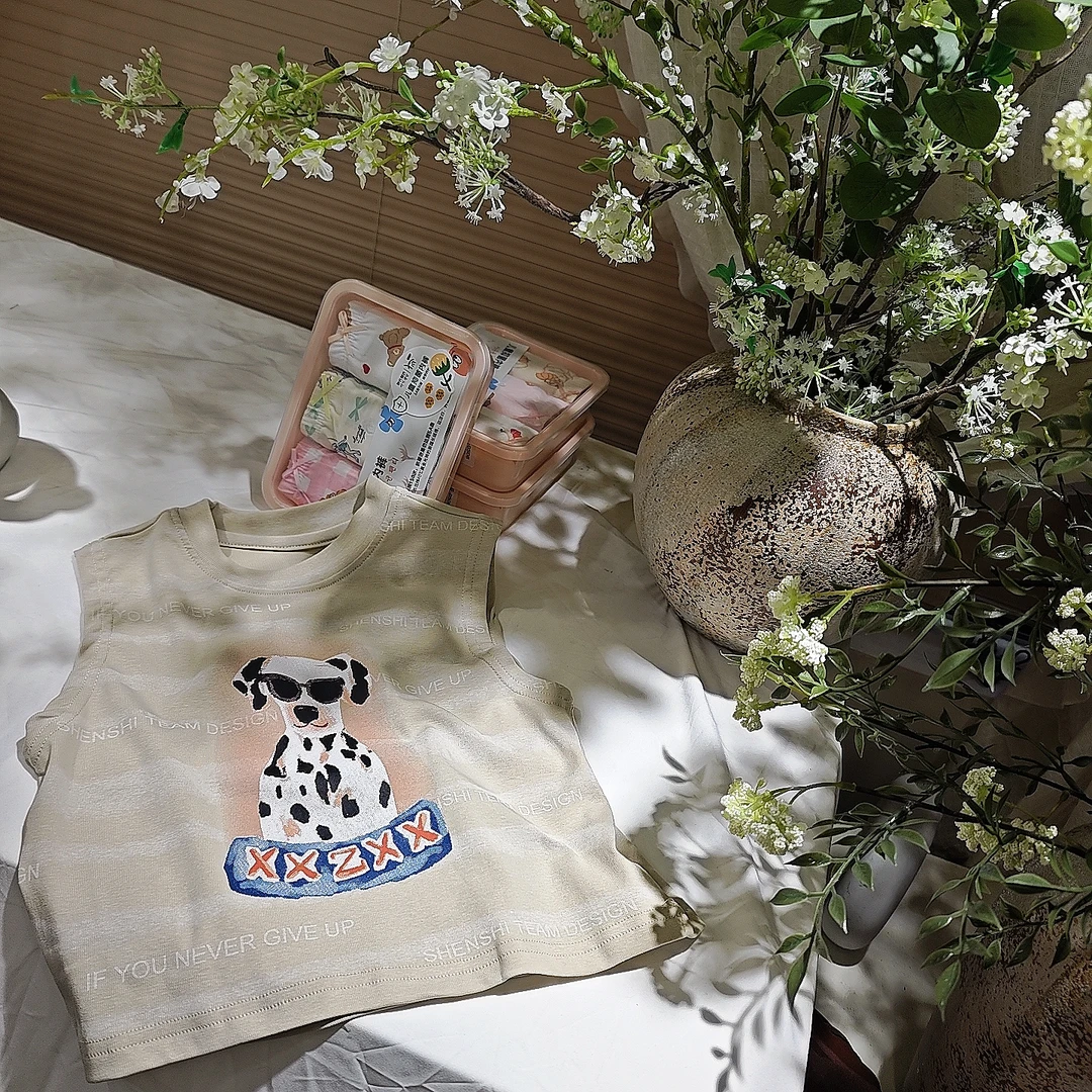 Z1-8。2533 儿童休闲百搭背心夏季无袖新款男童小狗字母印花