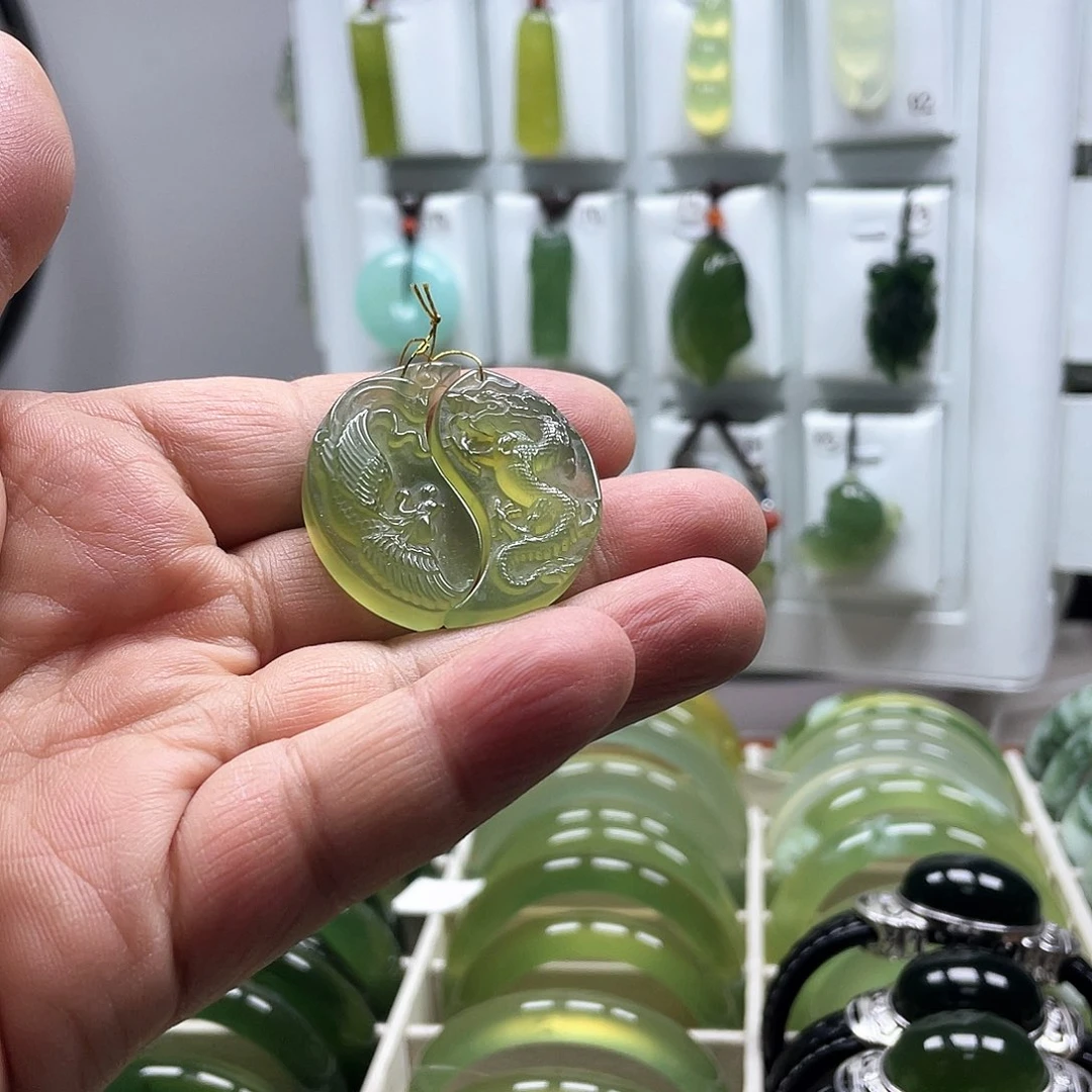 蛇纹石玉未镶嵌颈饰