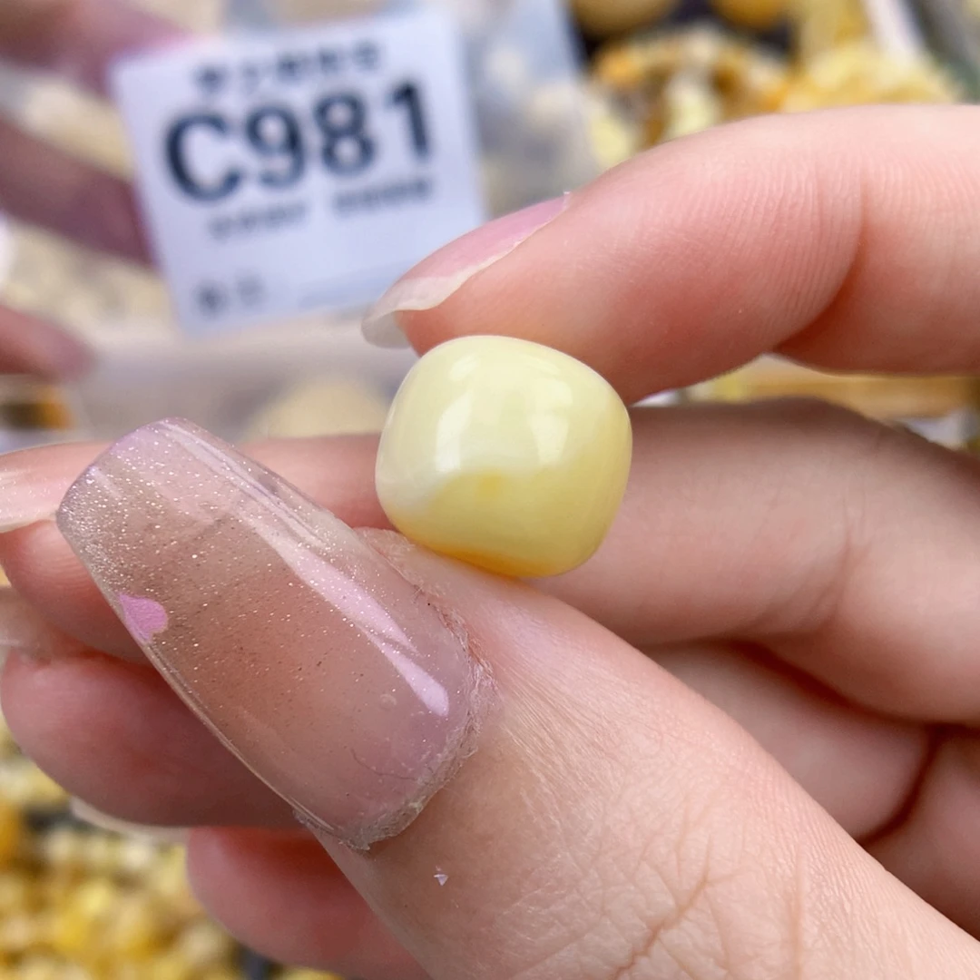 未镶嵌琥珀珠宝奇石12