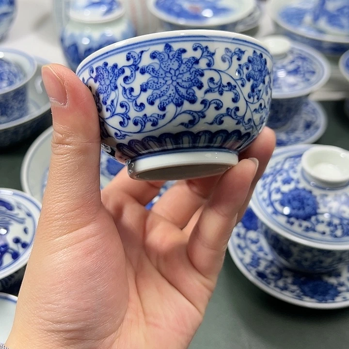 微瑕柴窑点工缠枝花卉圆心杯