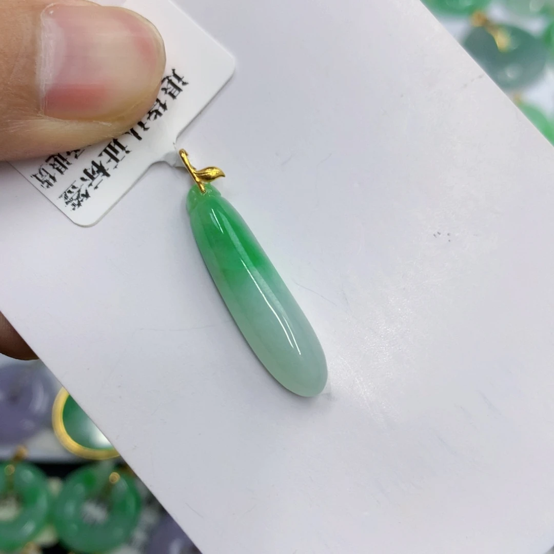 翡翠18K金镶嵌颈饰翡翠