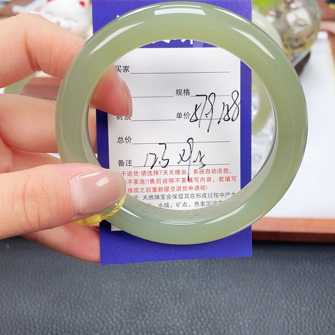 和田玉未镶嵌手镯