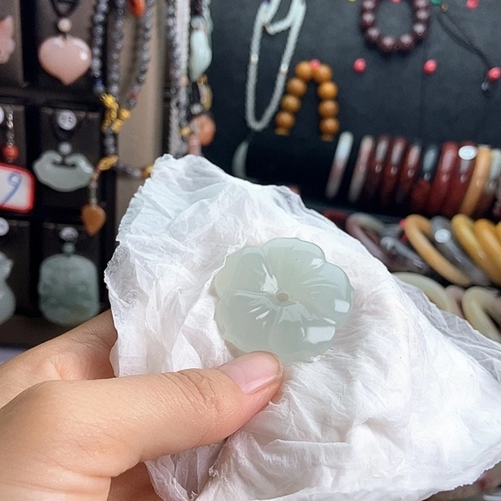 梦***海石英质玉未镶嵌颈饰