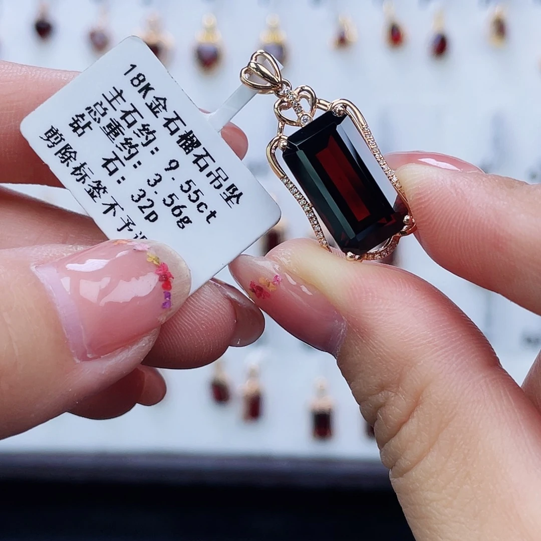 18K金镶嵌吊坠(不含链)石榴石